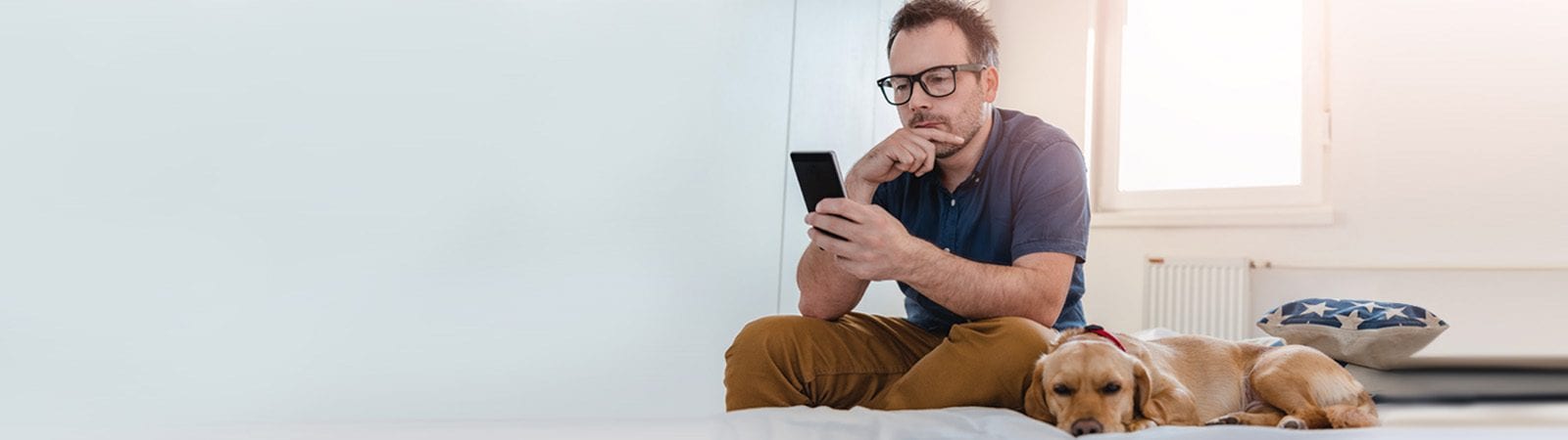 hombre con seguro de desempleo
