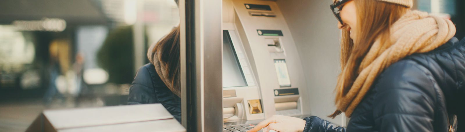Recomendaciones al sacar dinero de un cajero