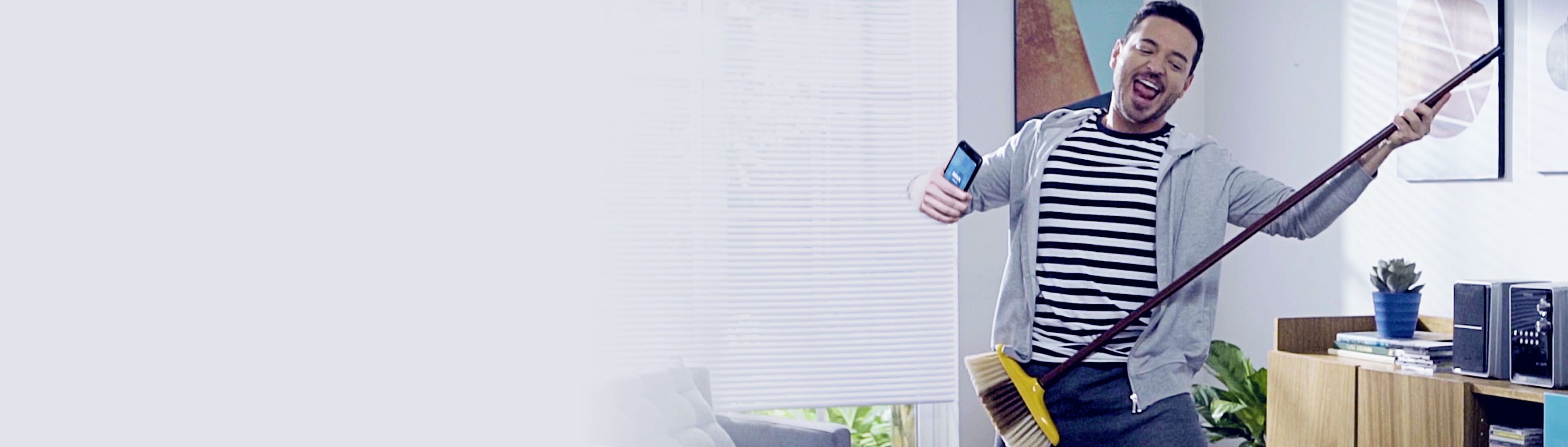 hombre feliz con fondo de inversión